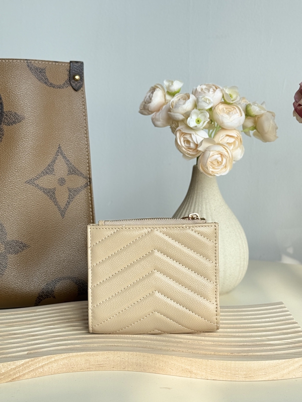 イヴサンローラン財布背面デザイン